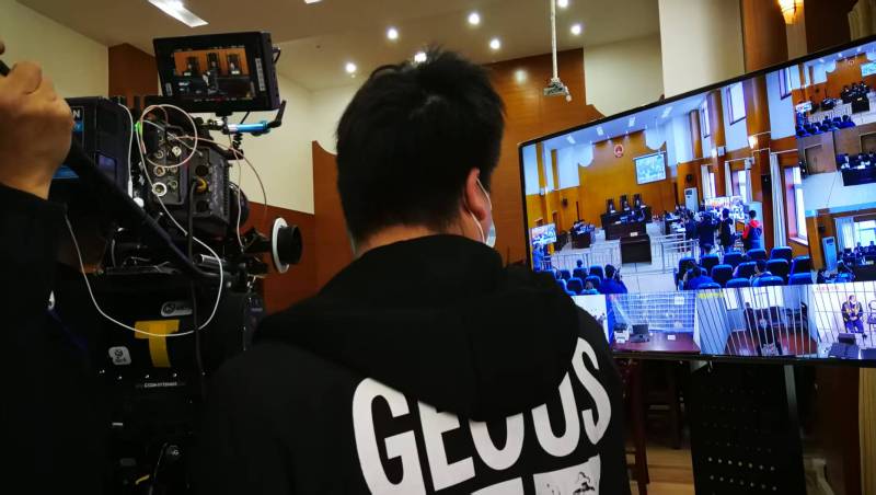AI生成VS人工创意——汉滨区广告片拍摄公司的技术浪漫主义实践